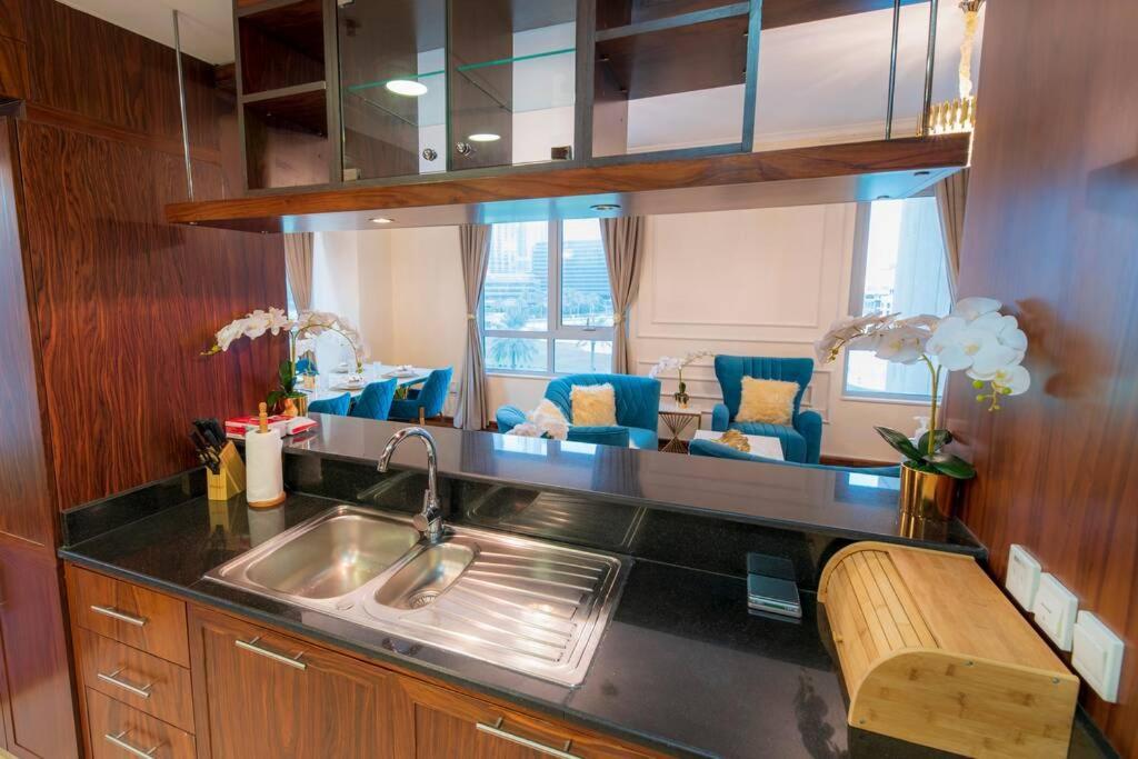 First Class 2br With Full Burj Khalifa And Fountain View Appartement Dubai